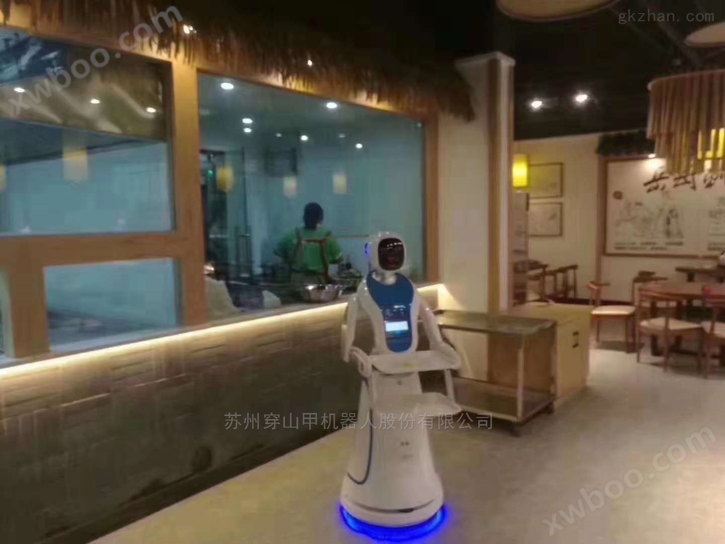 供应河北石家庄艾米餐厅餐饮送餐机器人