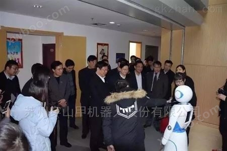 沧州渤海新区引进商场导购机器人
